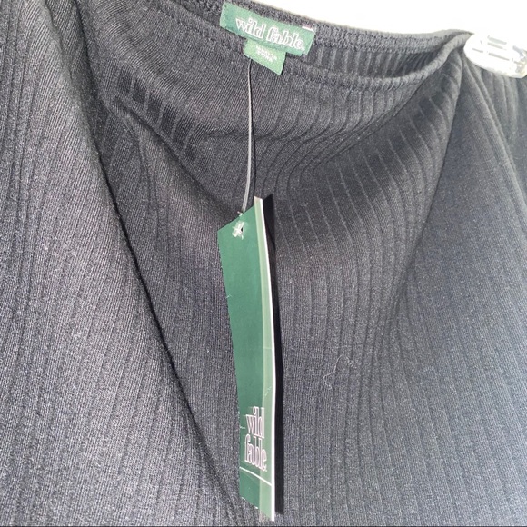 Ribbed Off-the-Shoulder Crop Top - Picture 3 of 3